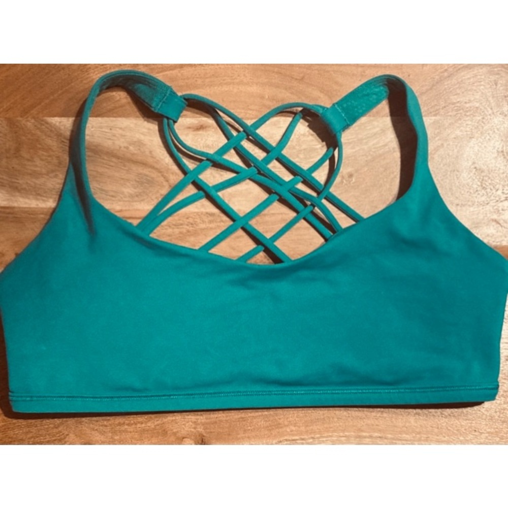 NWOT!! Lululemon Free to Be Bra A/B Cup Size 10